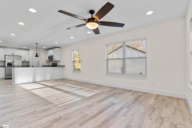 Building Photo - 219 Eastland Dr