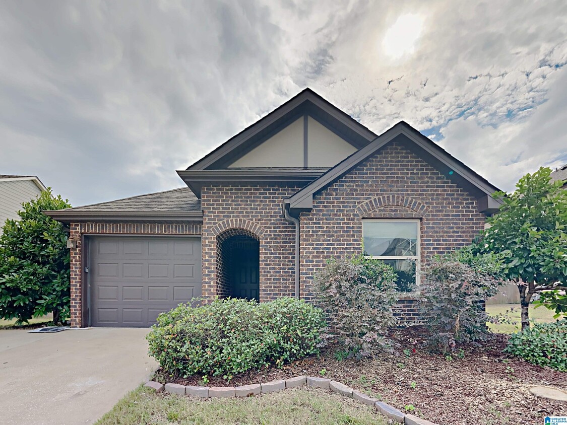 Foto principal - 12602 Downing Dr