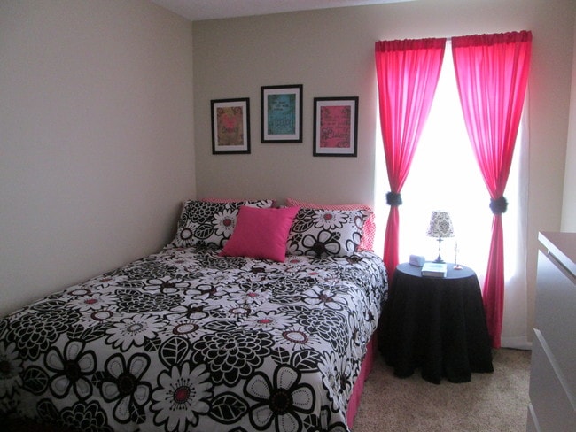 Building Photo - Hunters Run