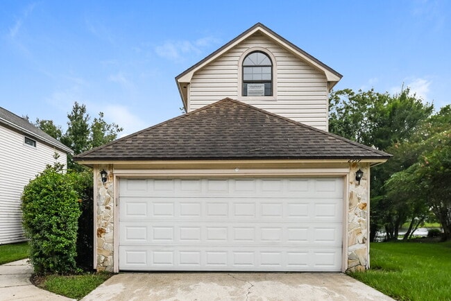 Building Photo - 2919 Lantana Lakes Dr W