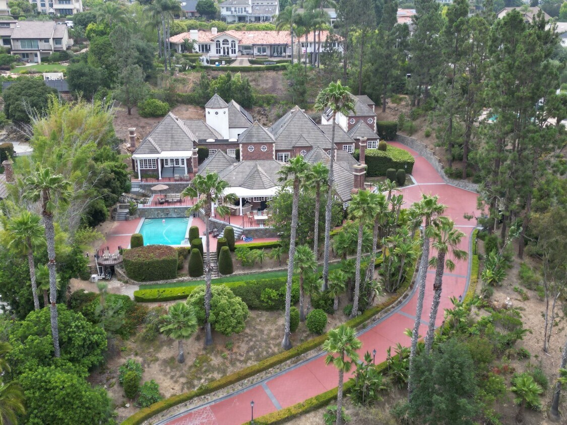Primary Photo - 3250 Piragua St