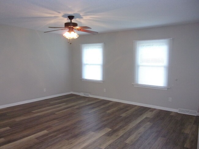Foto del edificio - Spacious 2 Bedroom 1 Bath Duplex Minutes t...