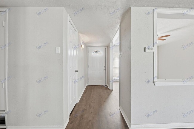 Building Photo - 7400 Butternut Ct