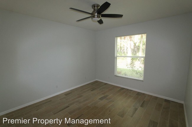 Building Photo - 7550 Meadow Lakes Dr