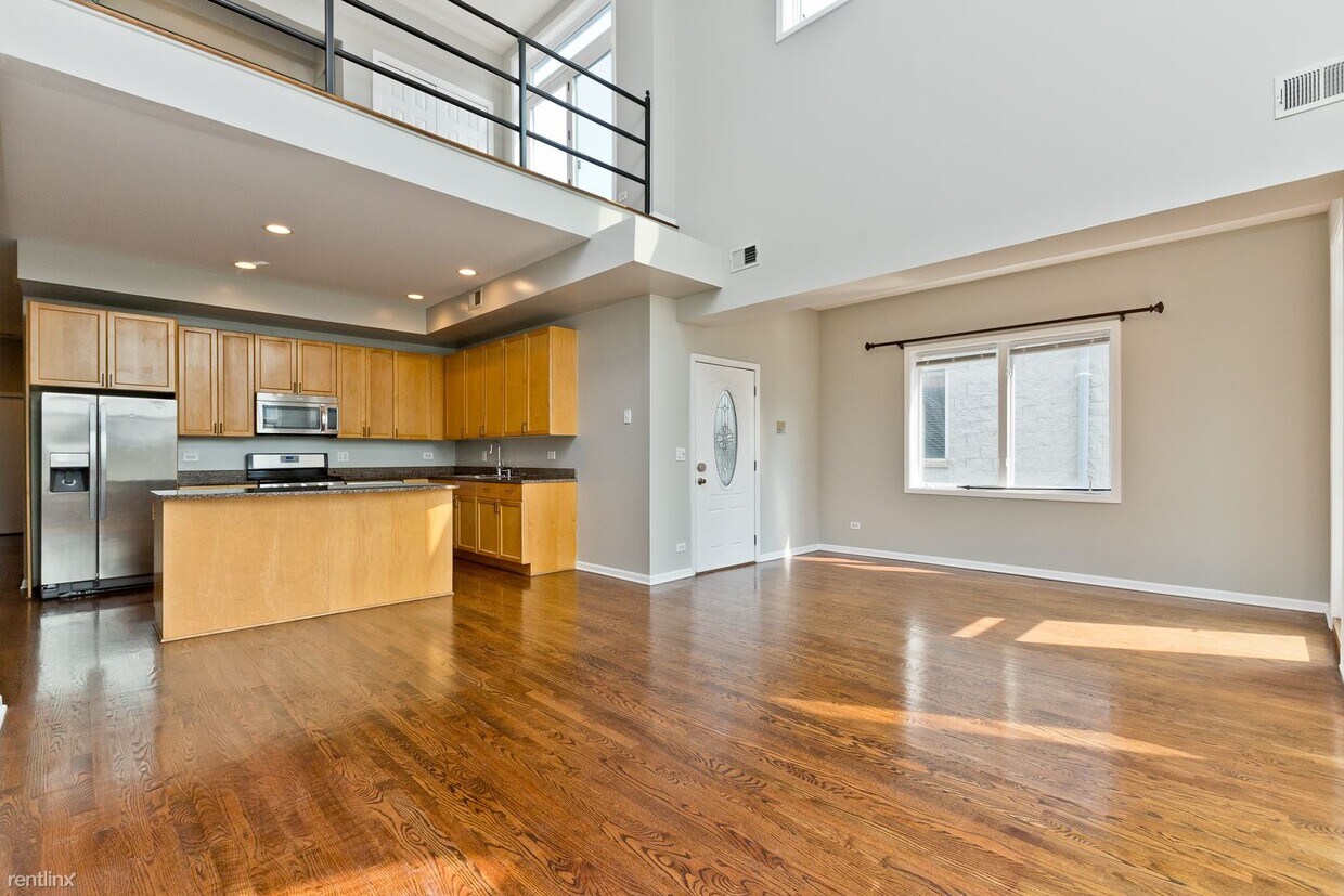 Foto principal - 3 br, 2.5 bath Condo - 854 W Erie St