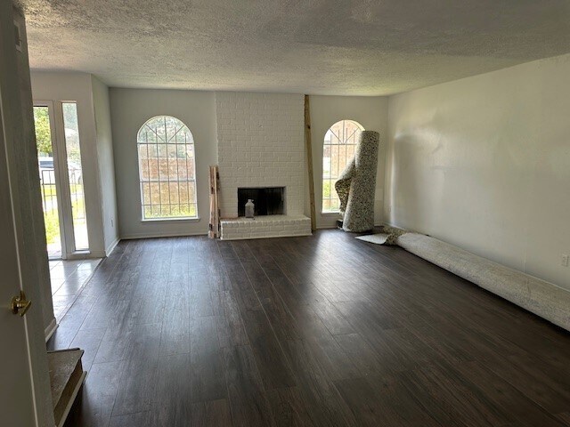 Building Photo - 8722 Maplecrest Dr