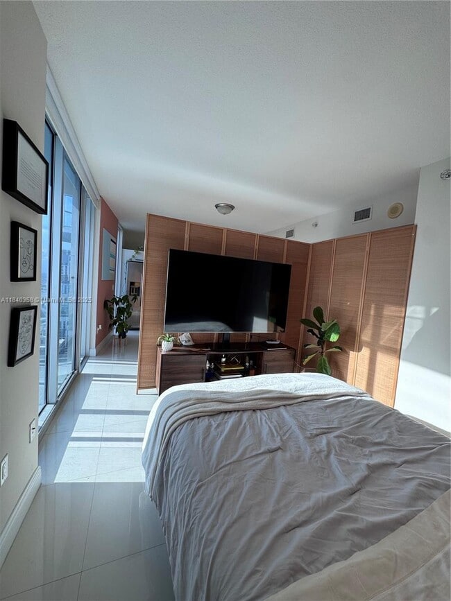 Foto del edificio - 185 SW 7th St