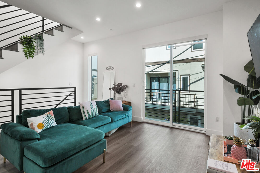 Foto principal - 1255 N Gower St