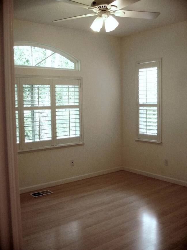 Building Photo - 12 Winship Ln