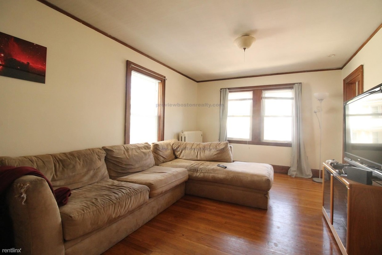 Primary Photo - 72 Turner St
