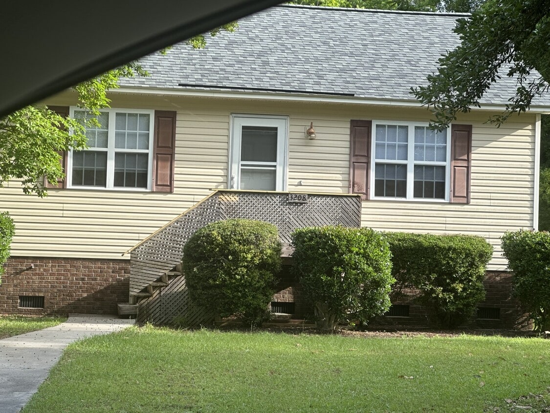 Primary Photo - 3208 Deer Path Cir