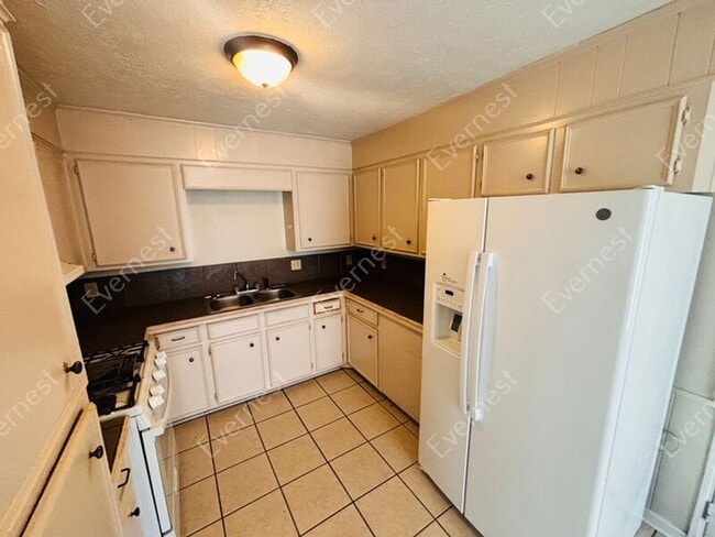 Building Photo - 4953 Oak Leaf Dr