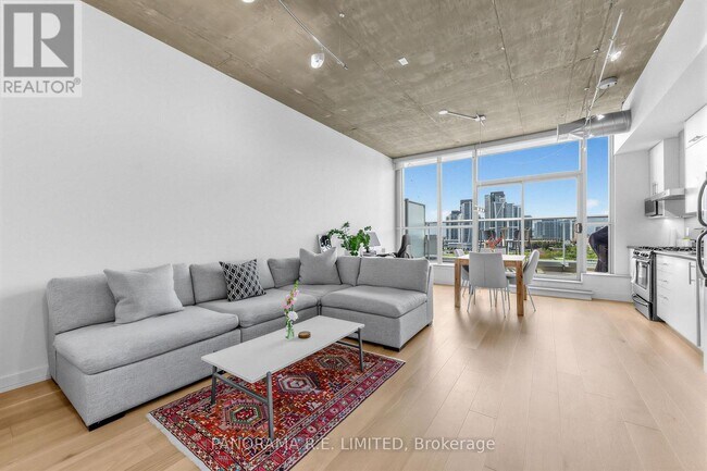 Building Photo - 60 Bathurst St