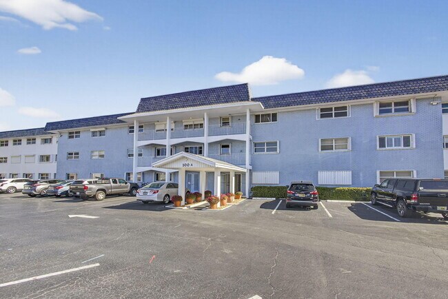 Foto del edificio - 100 Shore Ct