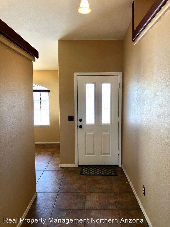 Foto del edificio - 3 br, 2 bath House - 2405 E. Nez Perce Rd.