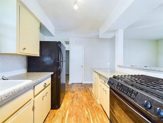Foto del edificio - 1411 Kamar Dr