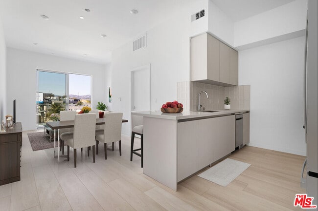 Foto del edificio - 1650 Sawtelle Blvd