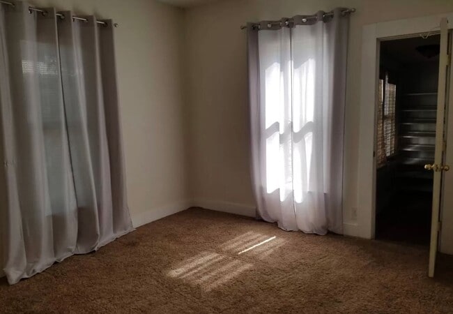 Photo - Available Now!!  2 bed 1 bath Near Downtown OKC House