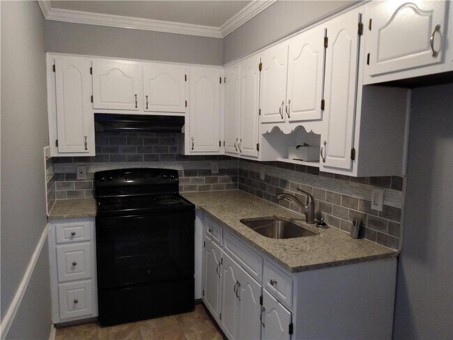 Building Photo - 111 E 3rd St