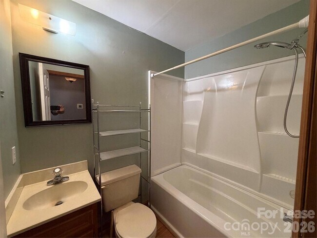 Foto del edificio - 126 Salem Meadow Dr