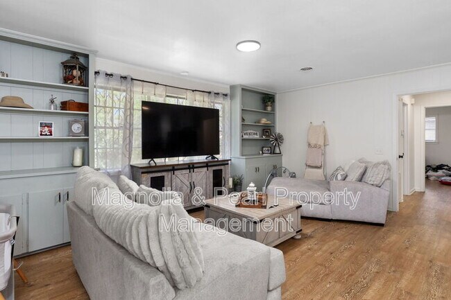 Foto del edificio - 1406 Russell Ave