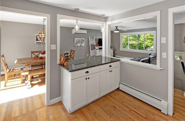 Building Photo - 20 Oxbow Dr