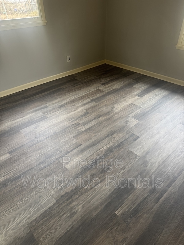 Building Photo - 2193 Lamore St