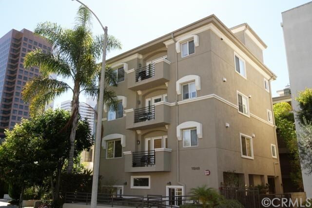Building Photo - 11848 Goshen Ave