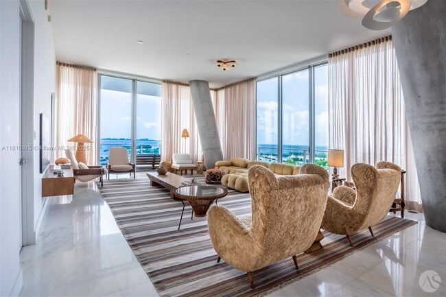Foto del edificio - 2675 S Bayshore Dr