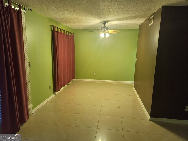 Foto del edificio - 105 Governors Dr
