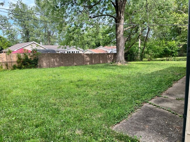 Building Photo - 810 Jacobs Ln