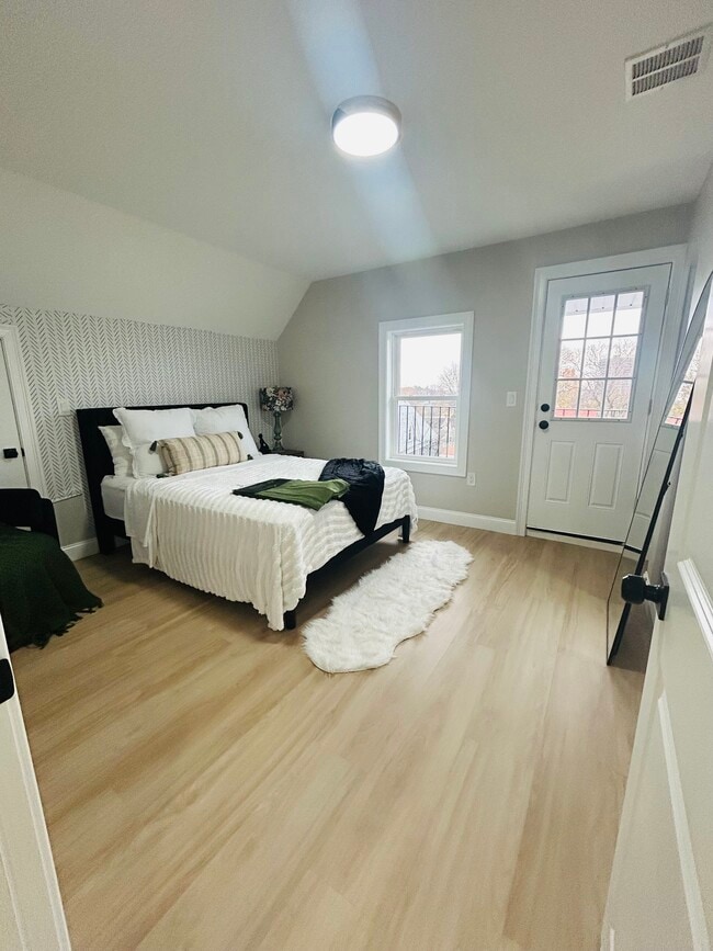 Building Photo - 9 Dennison St