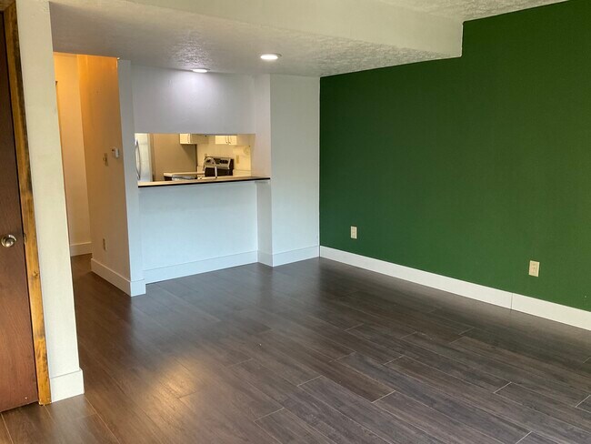 Building Photo - 2462 S Burberry Ln
