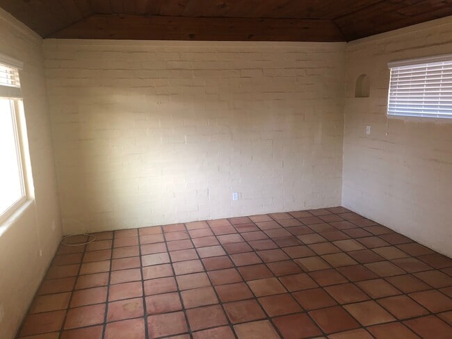 Living Room - 2831 E Adams St