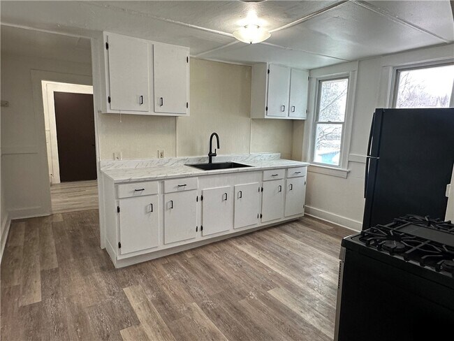 Foto del edificio - 557 Glide St