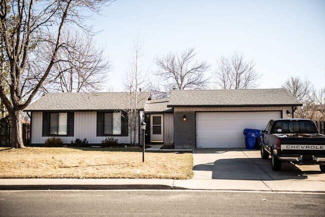 Building Photo - 2204 Eagle Dr