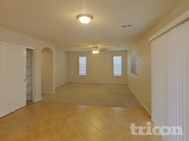 Foto del edificio - 21131 N Danielle Ave