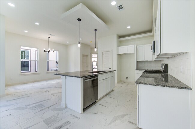 Building Photo - 2915 El Fenice Ln