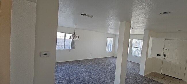 Foto del edificio - 38235 Armstrong Dr