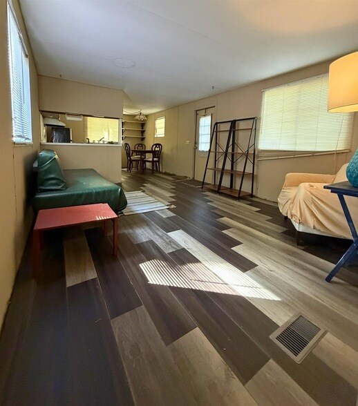 Foto del edificio - 1923 Sika Deer Dr