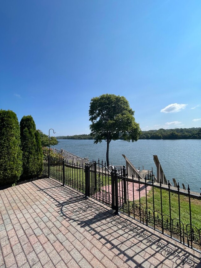 Foto del edificio - Gorgeous Townhome on the Tennessee River