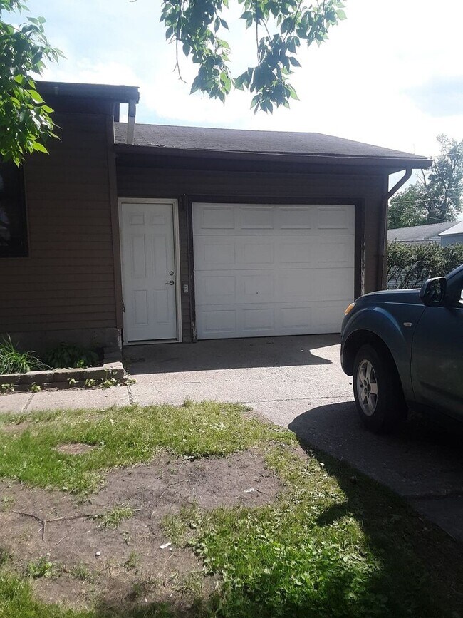 Foto del edificio - 5 Bedroom 2 Bath Home Available in Brecken...