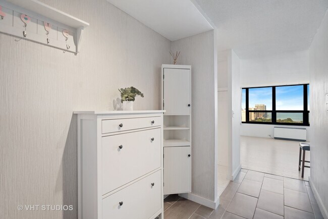 Foto del edificio - 5100 N Marine Dr