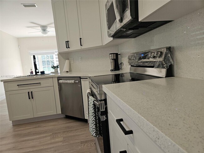 Foto del edificio - 17182 NW 13th St