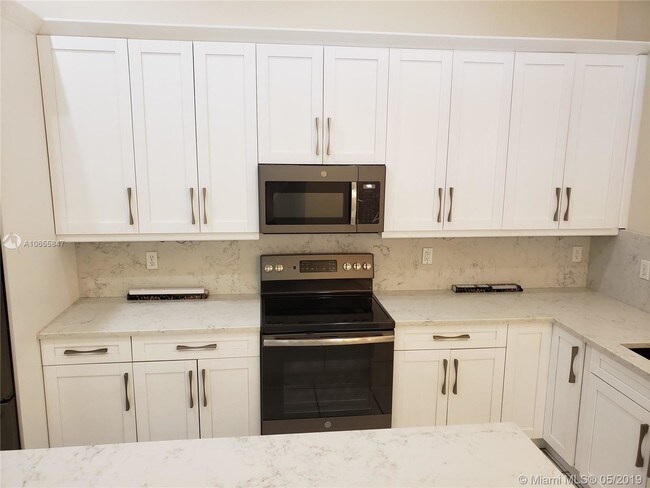 Foto del edificio - 18440 SW 4th St