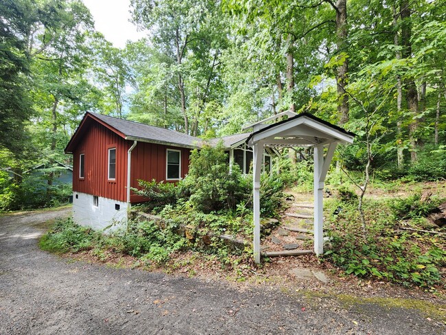 Building Photo - Montreat Cottage!