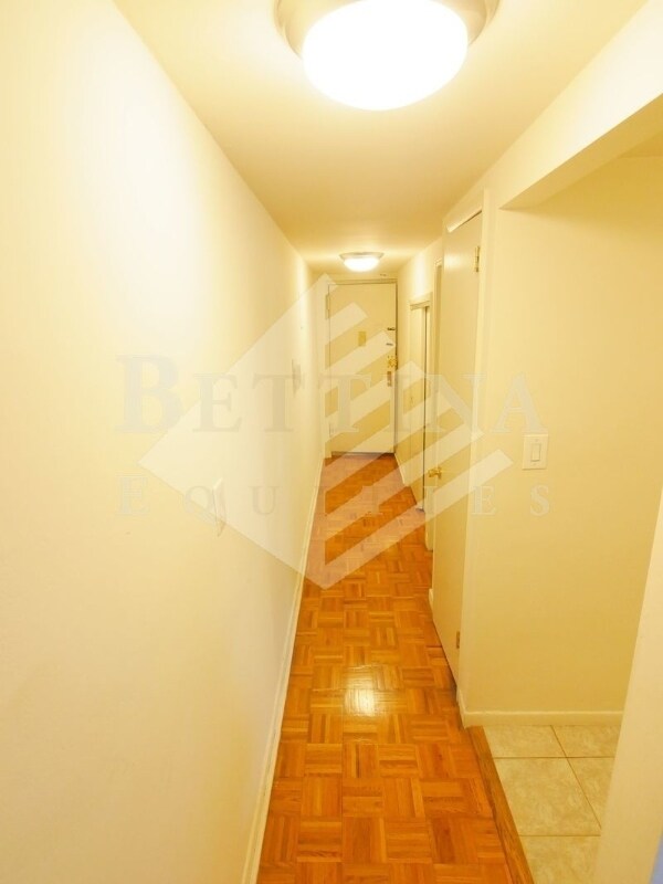 Building Photo - 212-214 E 73rd St