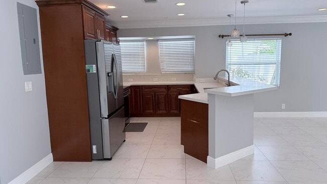 Building Photo - 1110 SE 9th Ave