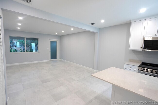 Foto del edificio - 631 NE 17th Way