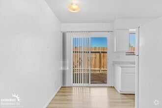 Building Photo - 2209 W Belmont Ave